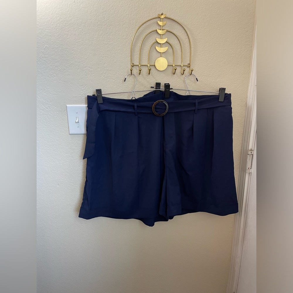 6X Bloomchic Navy Belted Shorts *NWT*